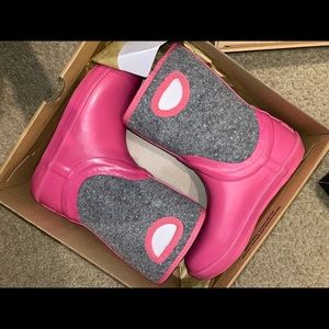 Girls Ugg rainboots